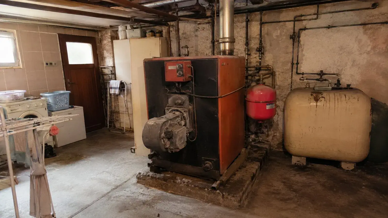 Ancienne chaudière fioul dans une chaufferie